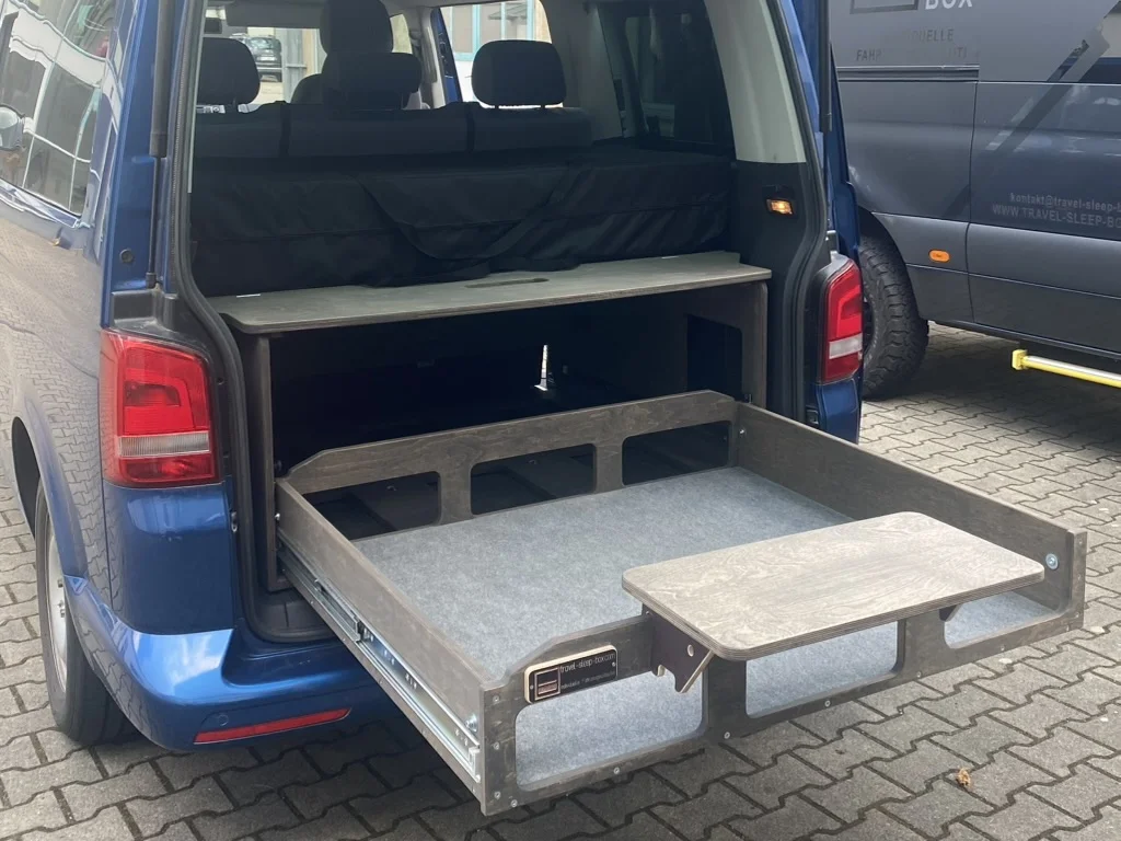 Gewachste Holzoberfläche der TRAVEL-SLEEP-BOX im VW T5