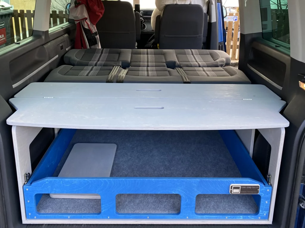 Modular aufgebaute TRAVEL-SLEEP-BOX im VW T6.1