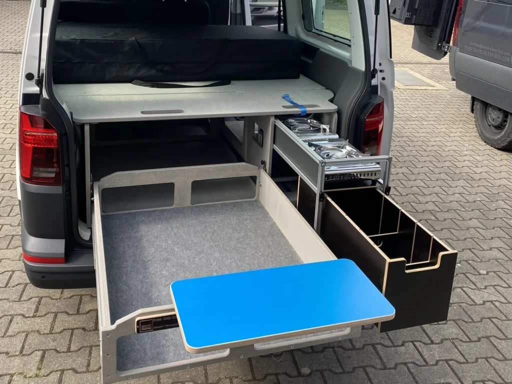 TRAVEL-SLEEP-BOX Stauraum- und Schlafsystem im Transporter kurzer Radstand